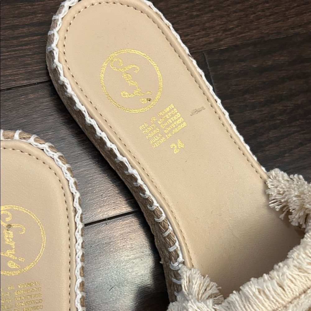 Stylish Cream Fringe Slide Sandals with jeweled eye 👁️ NWOT - Picture 7 of 8